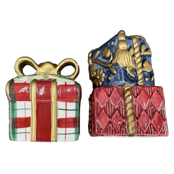 Fitz and Floyd Christmas Salt & Pepper Shakers Holiday Gift Giving Ceramic EUC - Picture 3 of 8